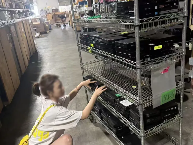 Staging laptop lots on a cart at a supplier warehouse